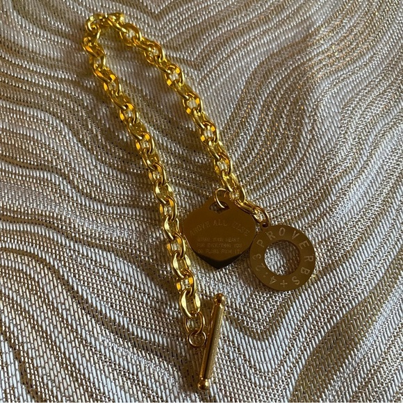 🌷$4 Bundle Add-on ~ Gold Plated Chain Bracelet w Toggle Clasp and Heart Charm - Picture 12 of 17